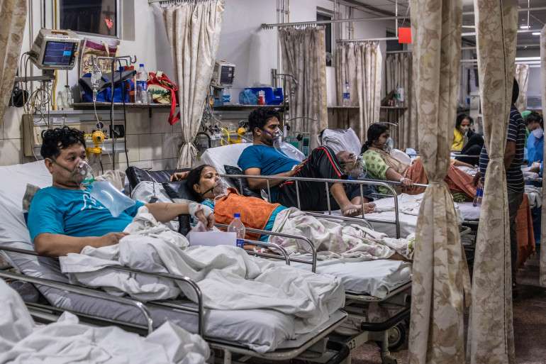 Patients receiving oxygen in a hospital ward